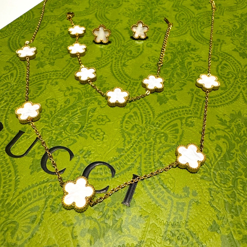 White Van Clev Style Set Necklace,bracelet & Earrings